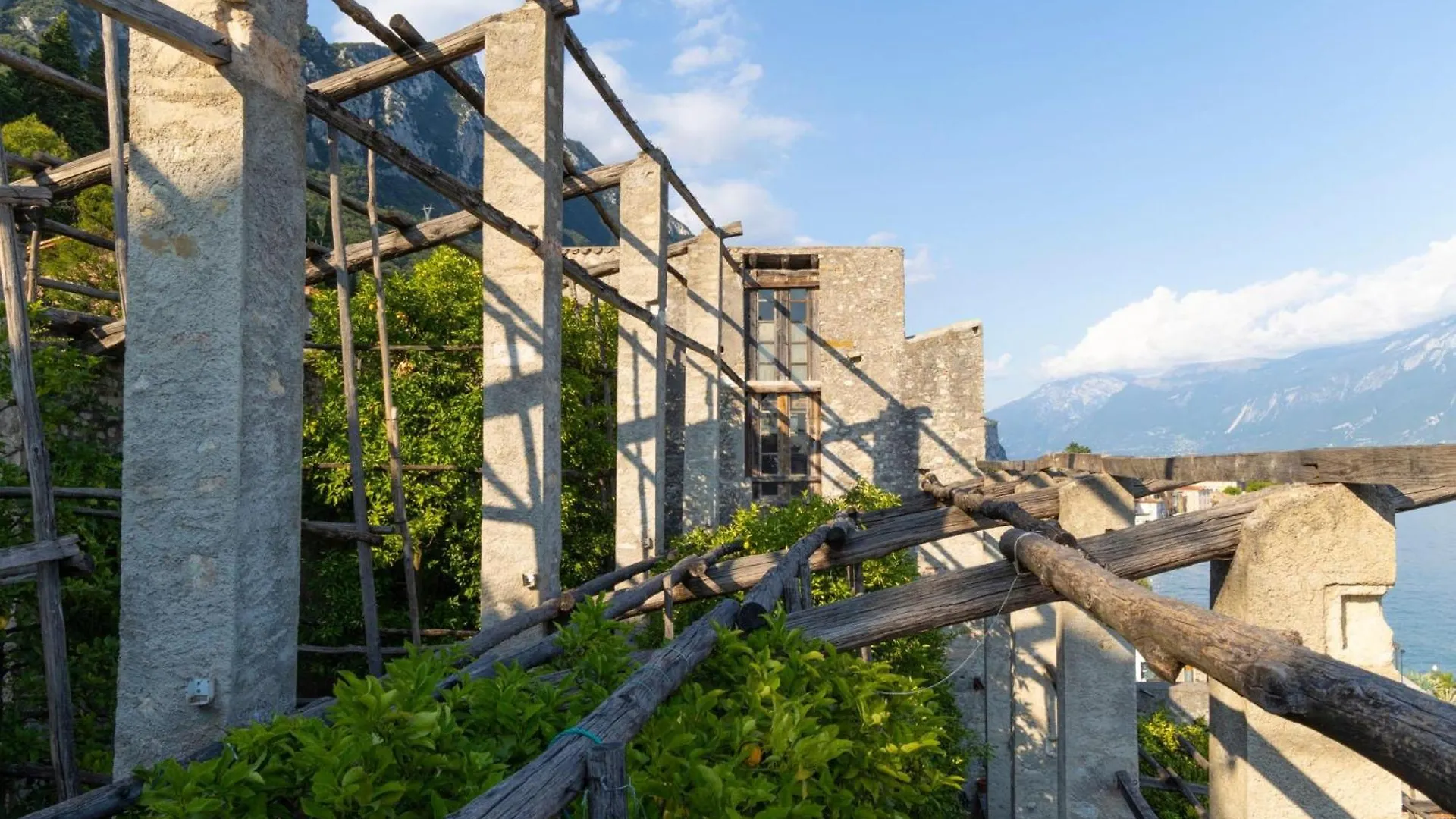 Liano Apartments Gargnano