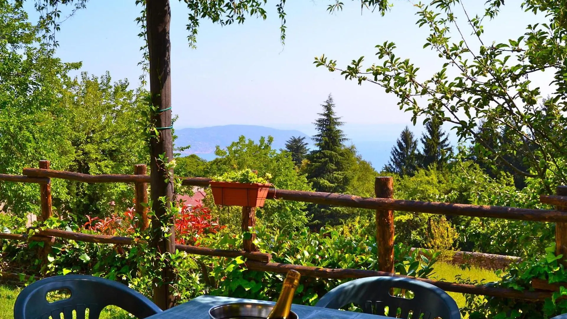 Liano Apartments Gargnano