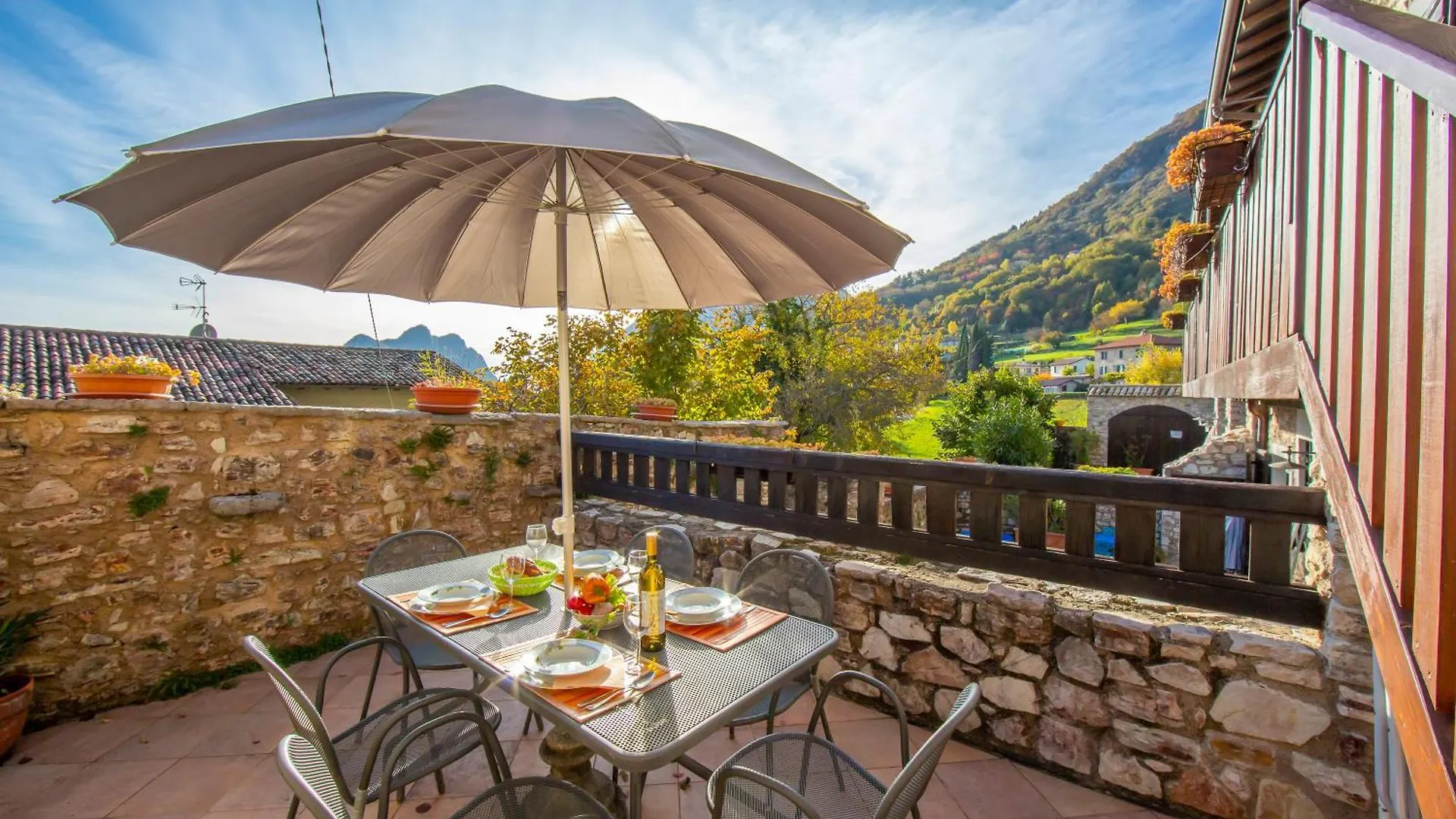 Liano Apartments kontakter
